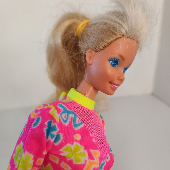 Vintage 1990s Blonde Barbie Doll Wearing Workin Out Outfit Clothes 90s - Picture 4 of 7